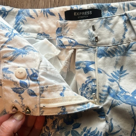 Express Stretch Nature Print Cropped Pants Garden Scene Size 5/6 - Picture 5 of 9